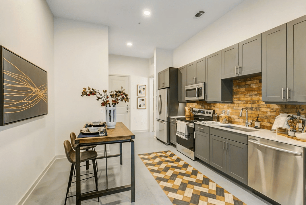 The Union Apartment Amenities at River East in Fort Worth