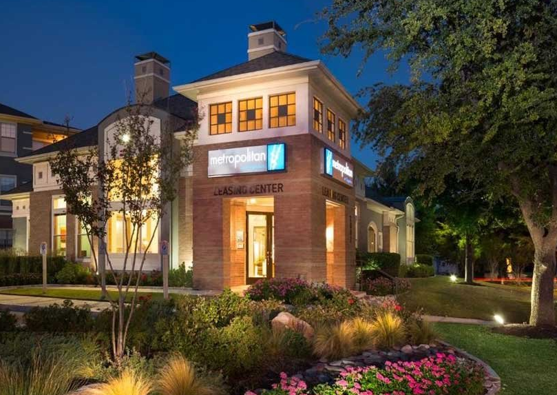 Upscale Living Near Dallas' Financial District